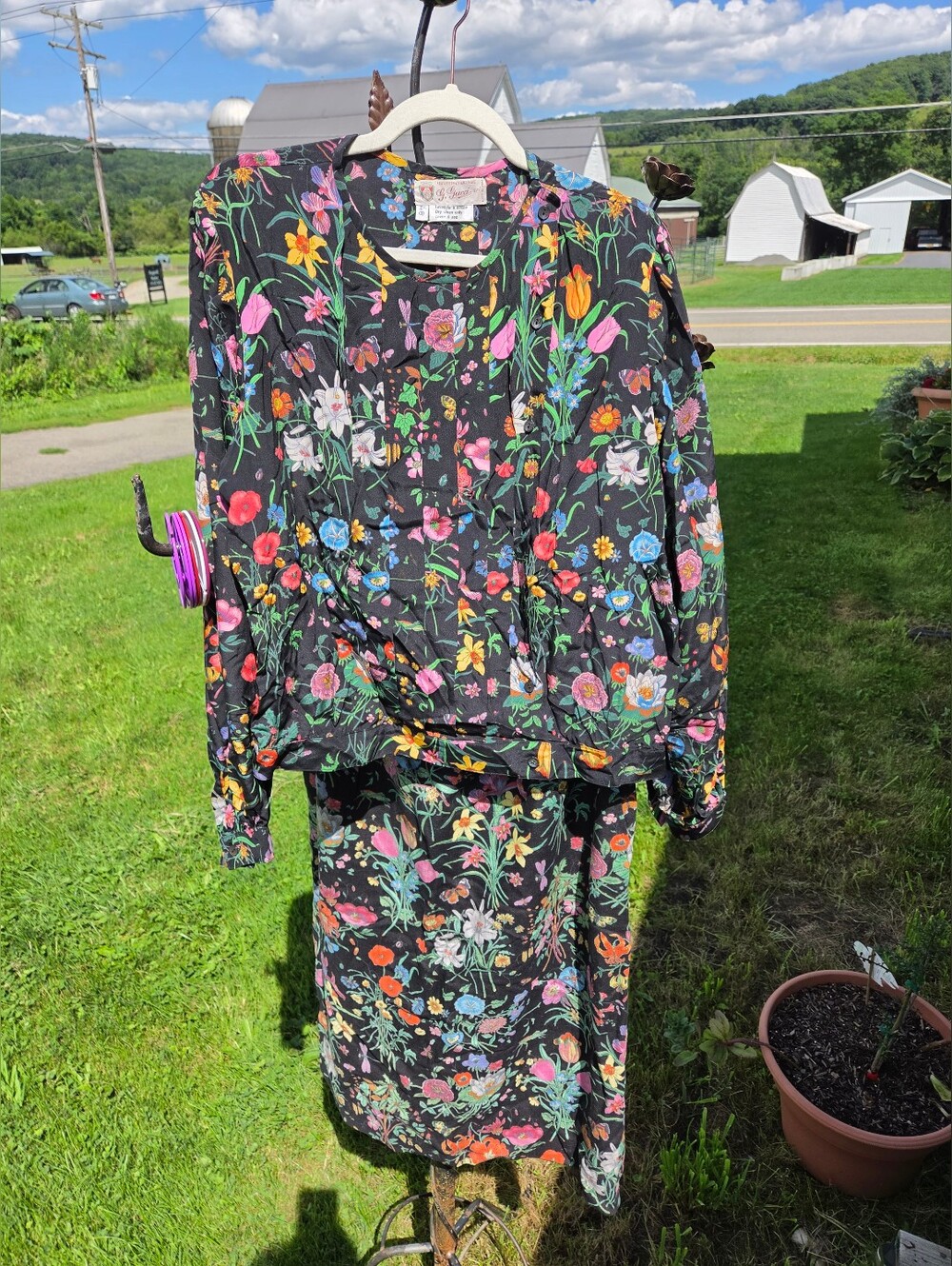 VTG 1970s GUCCI Skirt Set. 100% Silk Blouse. 100% Wool Skirt. Black Flora